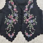 Yarnworks Women’s Vintage 90s Floral Embroidered Button Front Sweater Vest MP Black Size undefined Photo 2