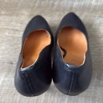 L.A.M.B. Women's Black Leather Pumps Photo 4