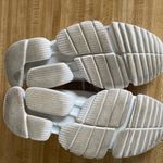 Reebok  Run.r 96 Sneakers in White Photo 5