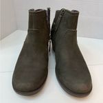Teva  Women’s Olive Boots size 6 Photo 3