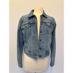 Levi's  Light Wash Denim Jacket Womens FITS LIKE SMALL (Tagged as Large) Photo 3