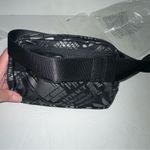 Lululemon Athletica Everywhere Belt Bag 1L
Manifesto Print color black & silver Photo 11