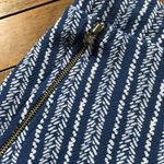 Le lis Skirt Blue/White Pattern Pull-On Stretch Waist With Zipper Pockets Size L Photo 1