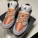 Air Jordan 1 Low Photo 6