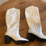 Elegant Cream Knee Photo 1