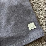 Vuori  Workout Top Grey  Photo 2