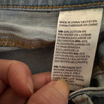 Chico's  14P So Slimming Girlfriend Slim Crop‎ Capri Light Wash Embroidered Jeans Photo 4