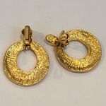Fabulous Vintage Clip On Earrings Gold Tone E Hot Pink Enamel Photo 2