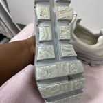 on cloud  Shoes Women’swhite size 8.5 Photo 3