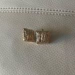 Noli Gold Square Earrings Photo 0