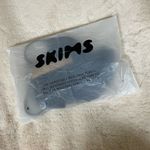 SKIMS  WEIGHTLESS SCOOP BRA SHADE ONYX SIZE 30B NWT Photo 7