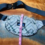 KAVU  Spectator Blue green gray Ocean print Belt Waist Bag travel fanny pack Photo 8