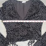 Le lis Long Sleeve Gray And Black Cheetah Print Wrap Top Ruched Sides Sz Sm Photo 4