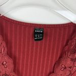 SheIn Maroon Lace Panel Rib Knit V-neck Short Sleeve Stretchy T-shirt Top Sz M Photo 3
