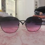 Quay Australia Quay Jezabell Australia Sunglasses black and pink Photo 1
