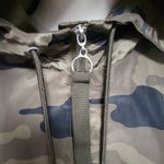 Buckle Ashley camo cropped windbreaker jacket size medium Photo 2