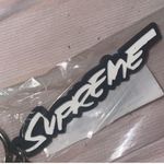 Supreme keychain Photo 3