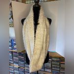 BEARPAW EUC infinity scarf Photo 1