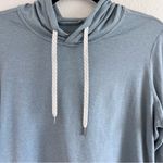 Vuori  Women's Halo Essential Hoodie Light Cloud Heather Photo 4