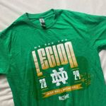 Gildan Notre Dame green basketball tee Photo 1