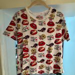On Fire  Graphic Tee with Red Lips and Black Shoes Large Photo 0