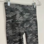 Spanx  Look At Me Now Seamless Cropped Leggings in Sage Camo Size Medium Photo 4