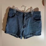 Xhilaration Women Medium Wash Jeans Shorts Size 13 100% Cotton Waist 32 pockets Photo 4