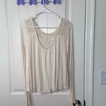 EUC women’s‎ cream lace embroidered neck cutout back long sleeve lightweight top Size M Photo 4