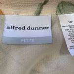 Alfred Dunner Vintage Top Short Sleeved Crinkled Fabric Tonal Tan Flower Detail Photo 7