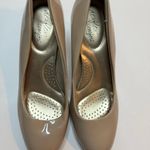 dexflex comfort Womens DexFlex Beige Patent Leather Heels Size 8 Photo 1