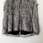 White House | Black Market Faux Fur Gray Vest Size XL Photo 5