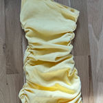 Butter yellow scrunch dress Photo 0