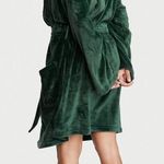 Victoria's Secret 
Short Cozy Robe & Slipper Photo 5
