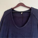 Free People  Waffle Knit V-neck Distressed Sweater in Navy XS - Oversized Photo 5
