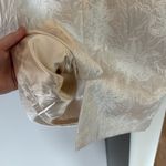 Albert Nipon Elegant Cream Sleeveless Dress with Shimmer Shiny Floral Embossing White Size 8 Photo 5