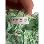 First Love  Floral Tropical Ruffled Short Sleeve Blouse Green White Size Small Photo 4