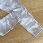 Athleta  Elation Camo 7/8 Tight Taupe Gray Women’s Small Workout Activewear Gym Photo 3