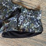 Lululemon  Water: Surf Short in Floral Sport White Multi Black Reversible Size 6 Photo 4