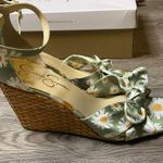 Jessica Simpson Delirah sage green daisy pattern wedge heel size 10 Photo 3