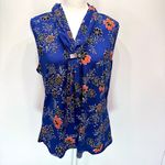 Adrienne Vittadini Blue Retro Floral Sleeveless Blouse Metal Logo Hardware Photo 1
