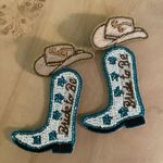 Dos Femmes Bride To Be Boot Earrings Photo 0
