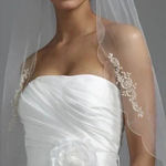 David's Bridal David’s Bridal Ivory Scalloped Edge Veil Photo 0
