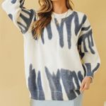 Verge Girl blue along the sidewalk sweater Photo 0