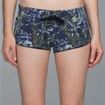 Lululemon REVERSIBLE  Water: Surf Short
Floral Sport White Multi / Black Photo 0