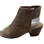 Sonoma Size 8.5 Peep Toe Tan Perforated Sandals Block Heel & Back Strap Photo 10