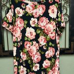 Free Kisses  boutique short sleeve vneck top Photo 1