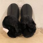 LC Lauren Conrad NWT
Women's Metallic Faux Fur-Lined Clog Slippers Photo 3