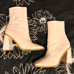 Boots White Size 8.5 Photo 0