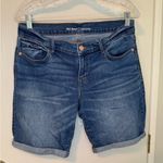 Old Navy Women's Blue Denim Shorts Bermuda Length Size 6 Photo 0