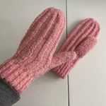 EUC women’s double knit pink warm winter mittens gloves accessories fashion‎ Photo 0